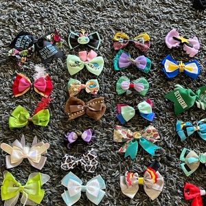 24 Hairbow accessories (20 Disney/4 other)